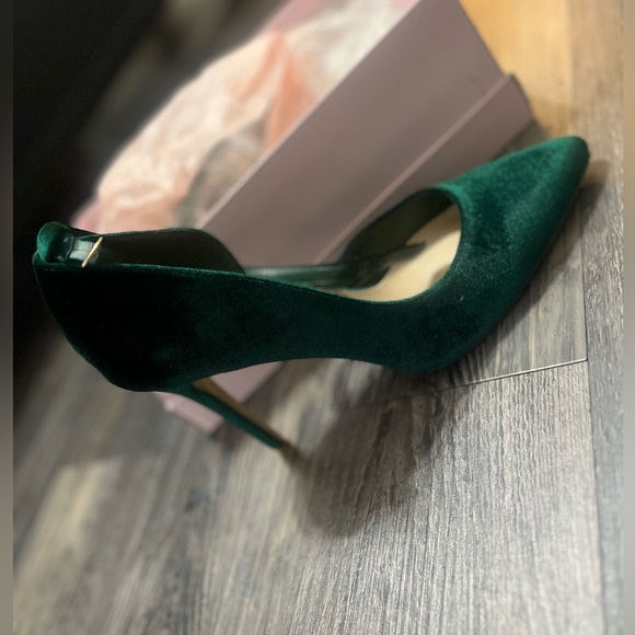 Pumps - Picture 2 of 4